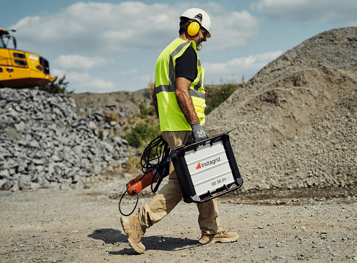 Construction worker carrying an Instagrid unit